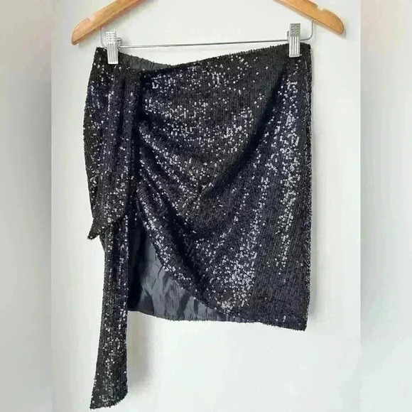 NWT Lioness Diamonds In The Sky Mini Skirt Black Sequins Party Summer Medium - Picture 8 of 14